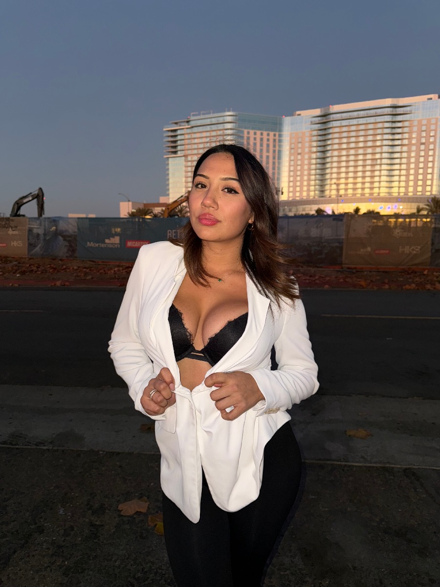 Take a pause and enjoy Ali Cruz — streaming from Cartagena