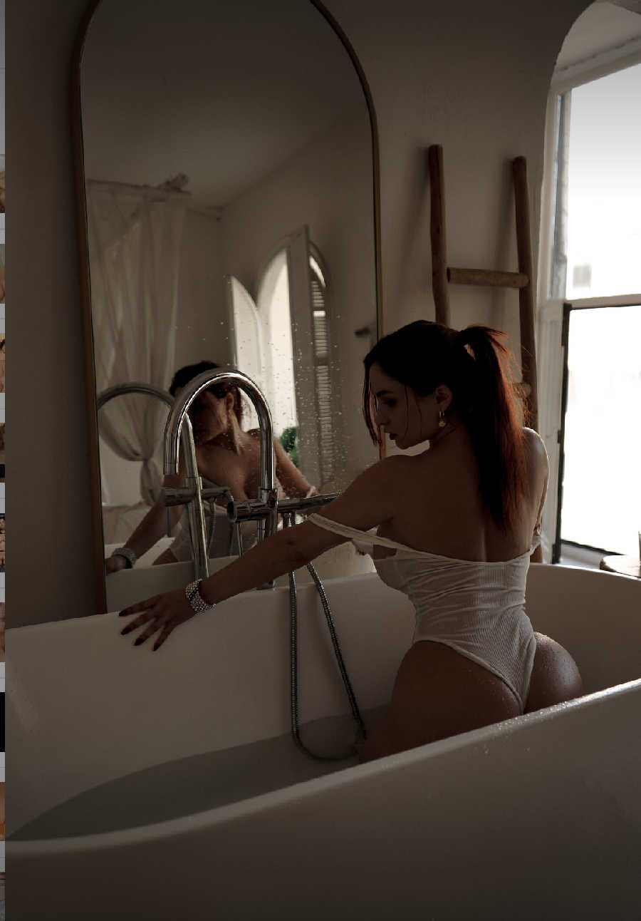 A playful frame from Miranda Faith nude — online in Cartagena