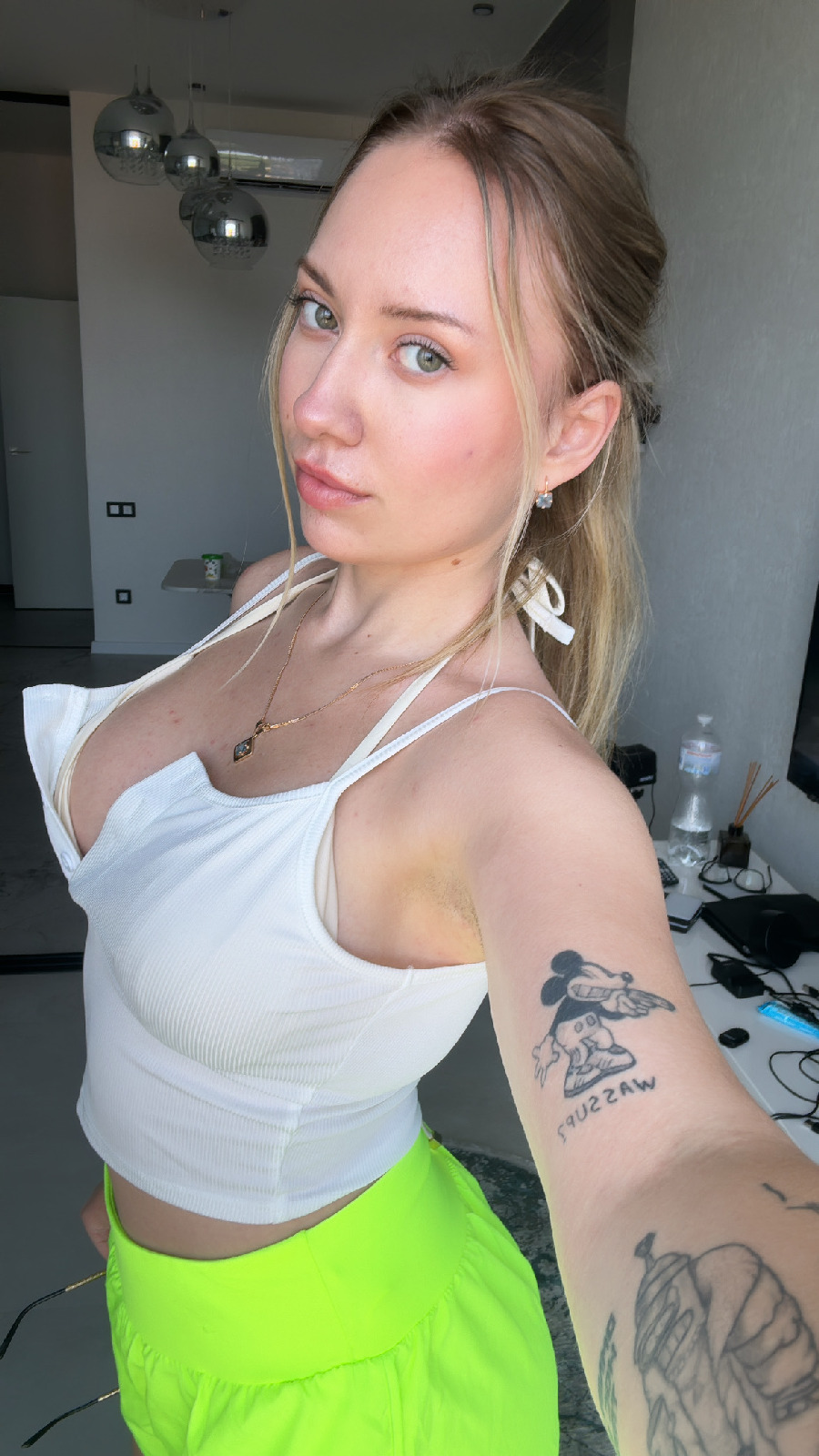 KateV in her underwear in Cartagena