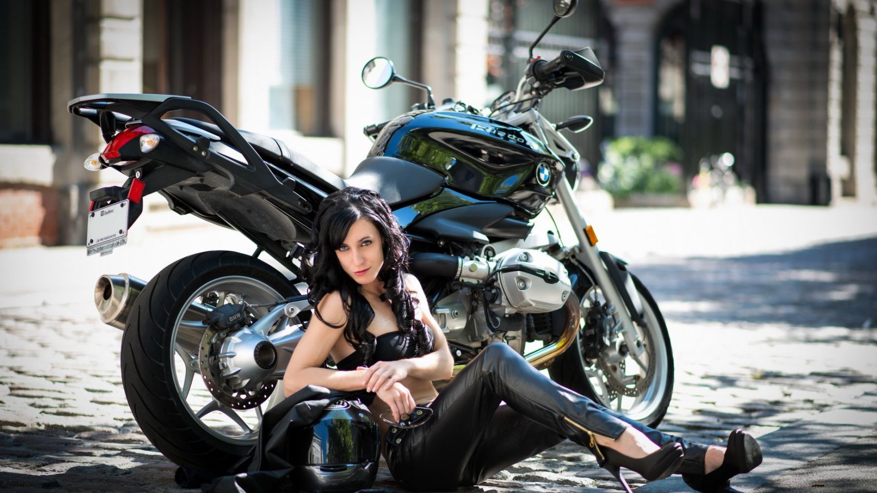 European women on bikes in Cartagena