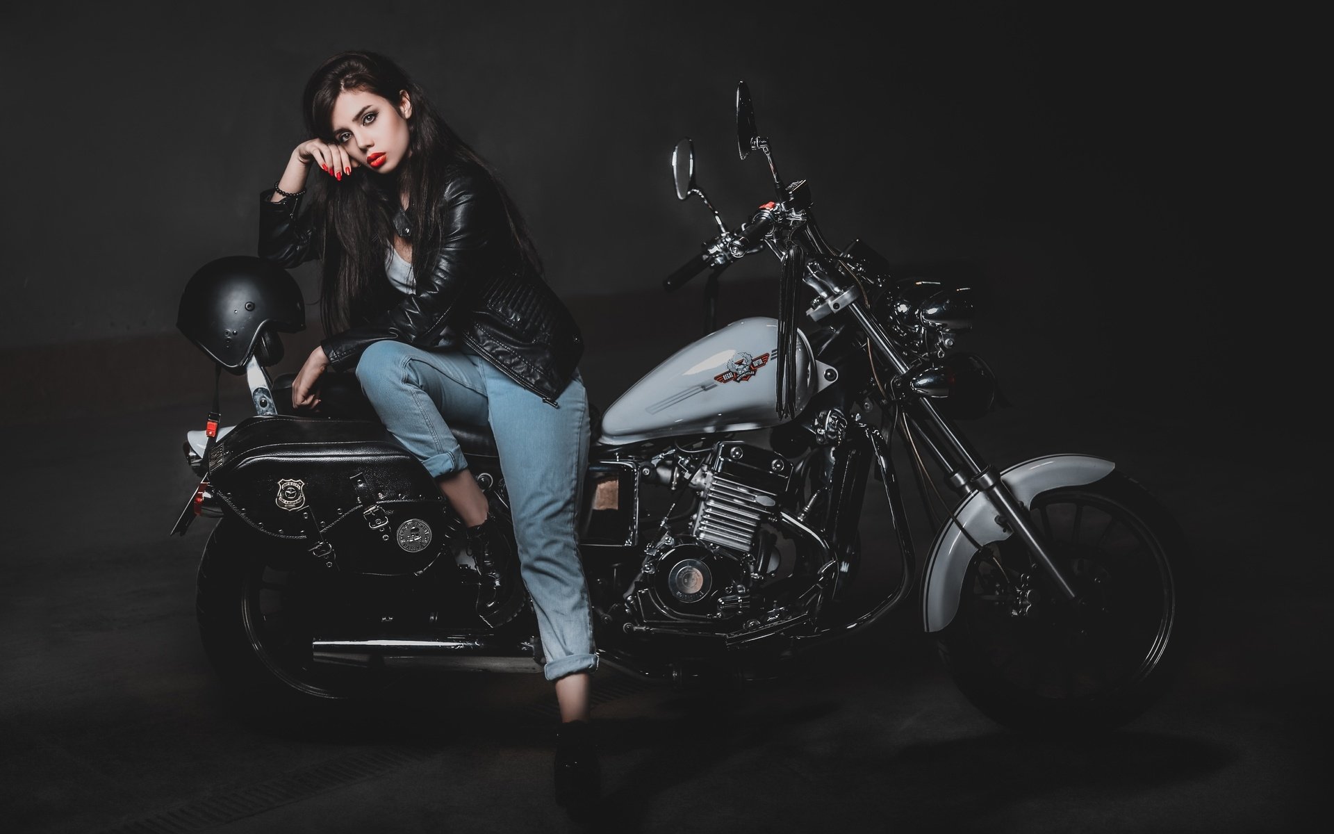 Biker girls: style and drive in Cartagena