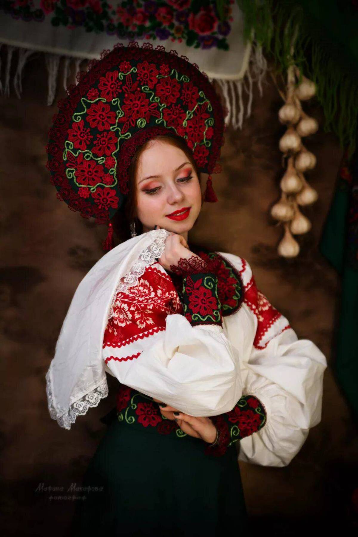 Women in Slavic costumes underwear in Cartagena
