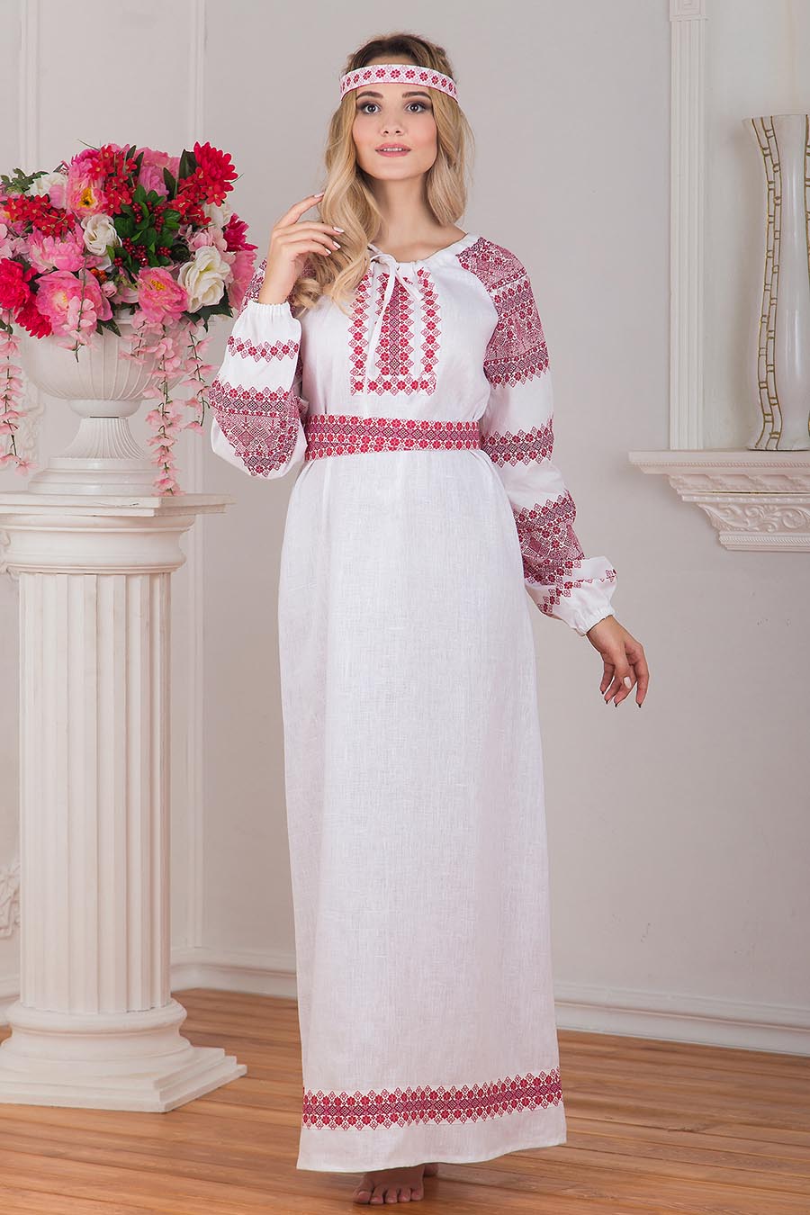 Women in Slavic costumes in Cartagena