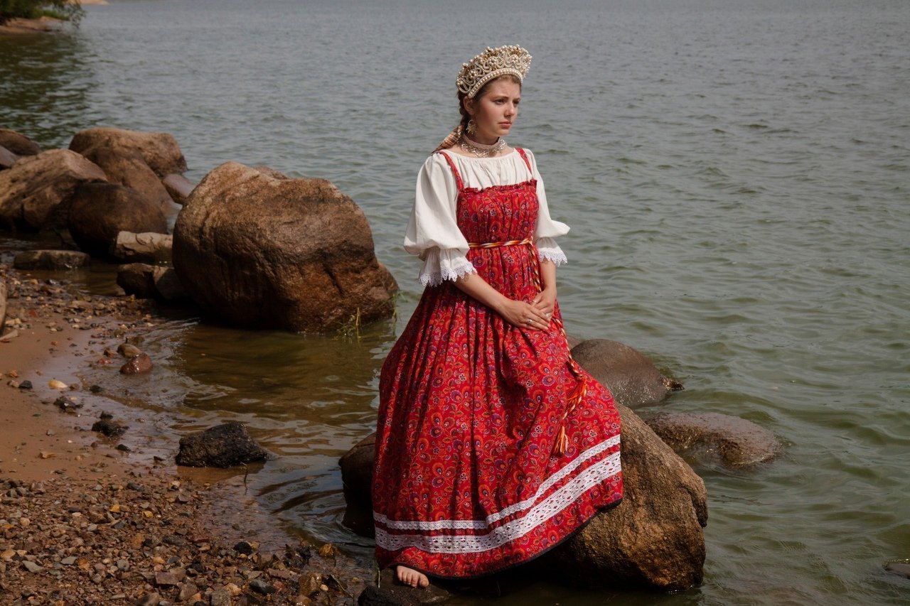 Women in Slavic costumes in Cartagena