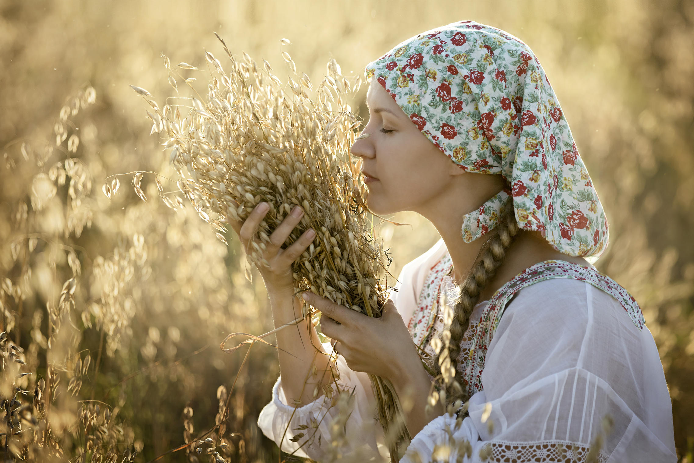 Photo Women in Slavic costumes in Cartagena