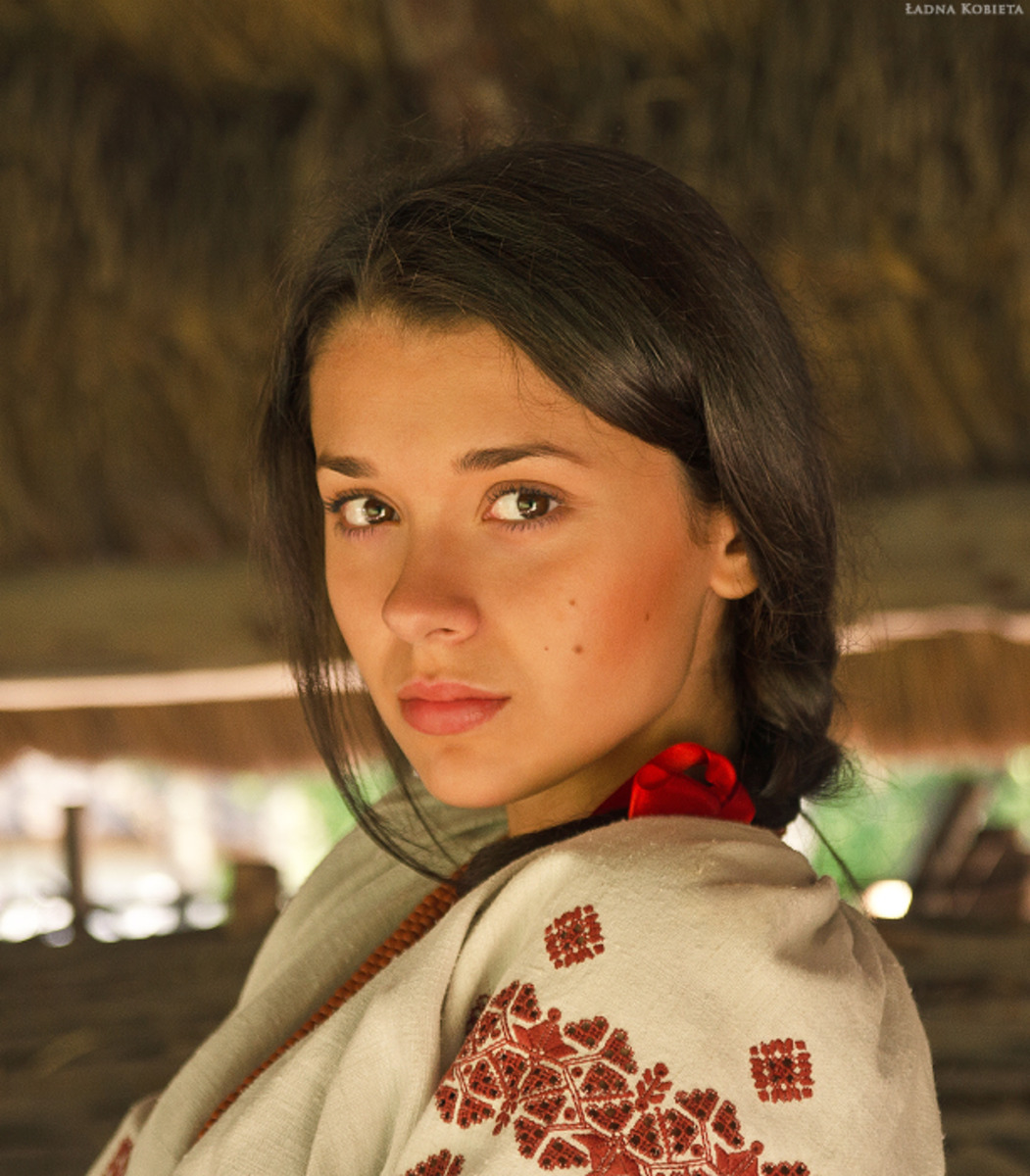 Girls in Slavic costumes in Cartagena