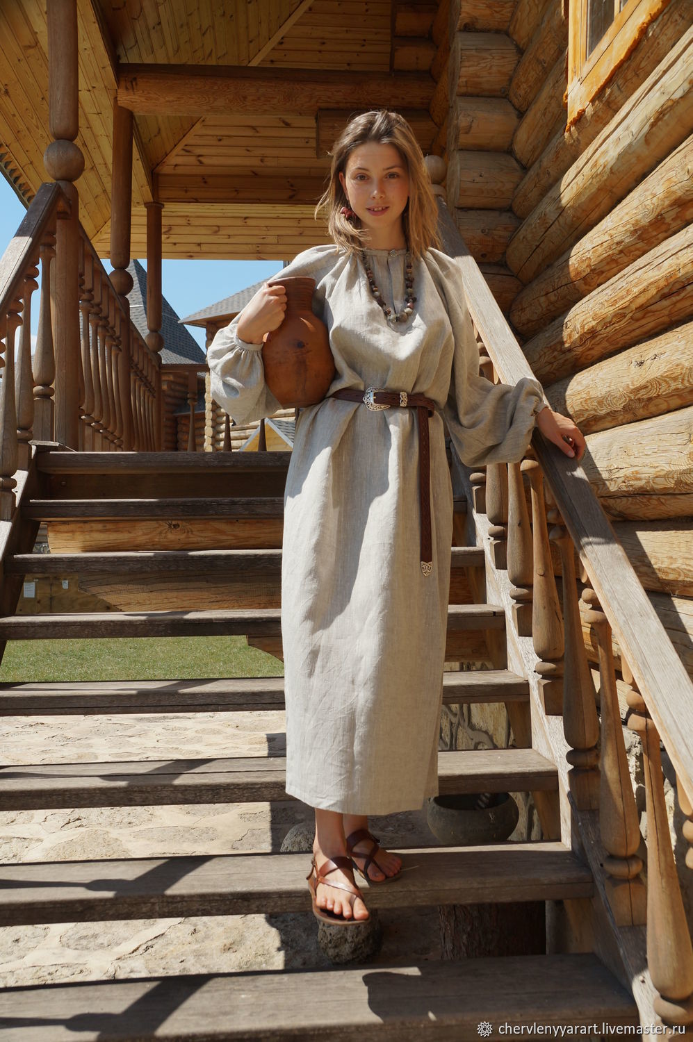 Girls in Slavic costumes in Cartagena