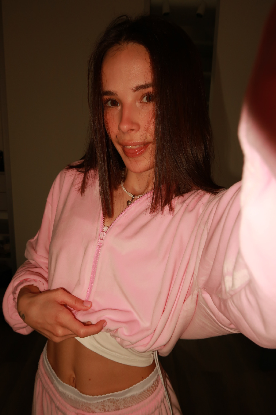 Tina brings the glow — live moments in Cartagena