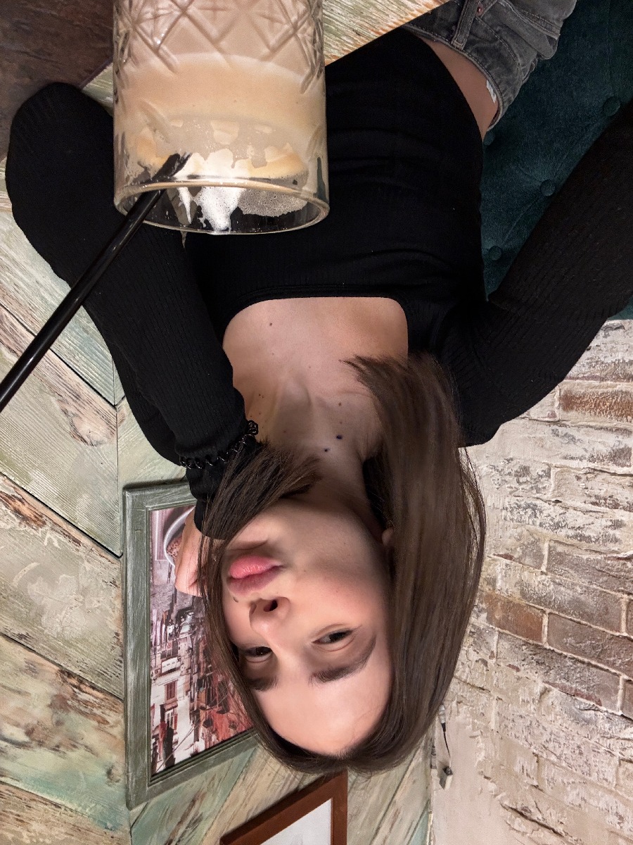 Fresh photos, fresh mood — Tina online in Cartagena